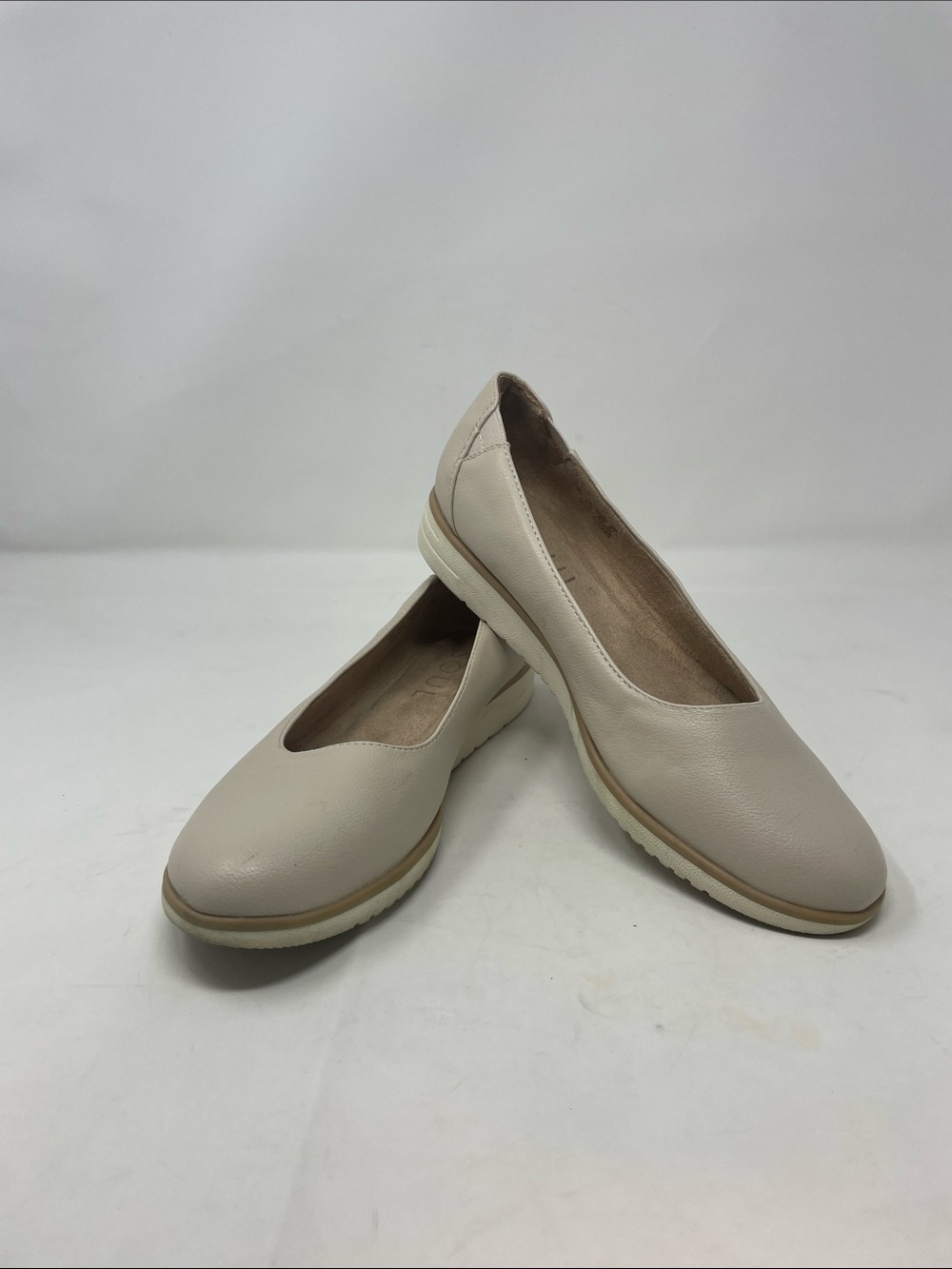 Soul Naturalizer Cream Slip-On Flats Size 9 Excellent Condition